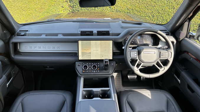 Land Rover Defender 5.0 P525 V8 90 Edition 3dr Auto Petrol Estate - Image 9